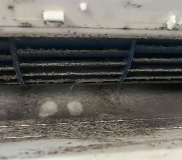 崇川空调吹的风有股烧焦味是怎么回事